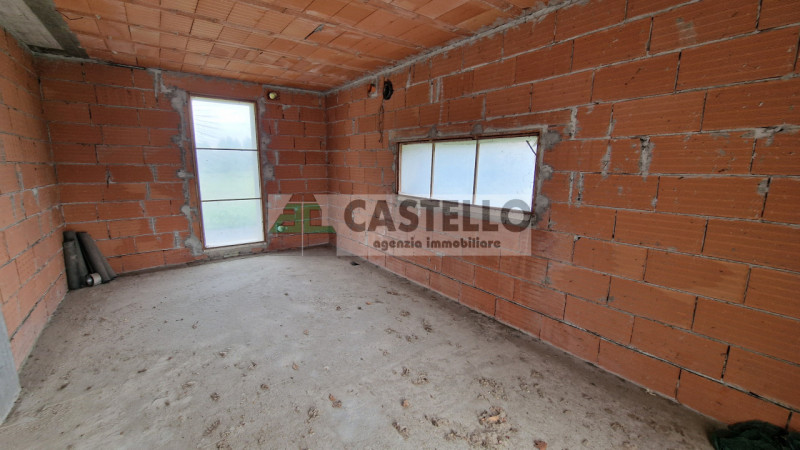 Campodarsego – zona S.Andrea ampia porzione di bifamiliare di ~220mq netti al grezzo con giardino...