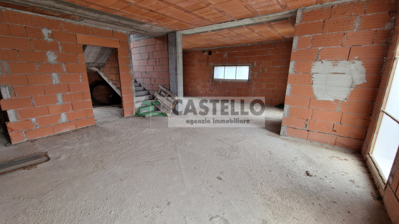 Campodarsego – zona S.Andrea ampia porzione di bifamiliare di ~220mq netti al grezzo con giardino...