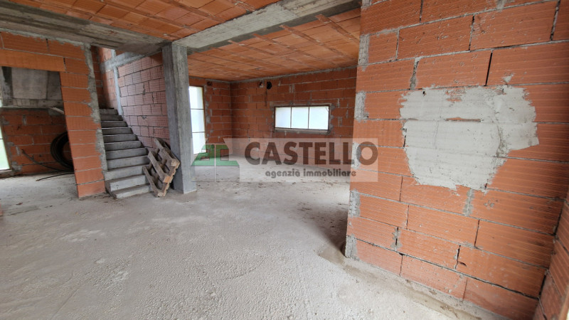 Campodarsego – zona S.Andrea ampia porzione di bifamiliare di ~220mq netti al grezzo con giardino...