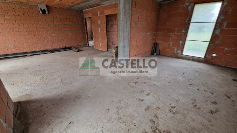 Campodarsego – zona S.Andrea ampia porzione di bifamiliare di ~220mq netti al grezzo con giardino...