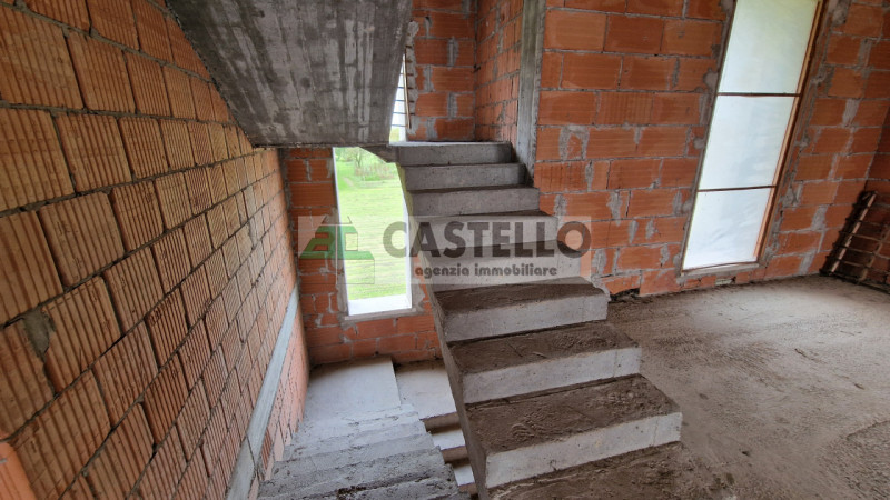 Campodarsego – zona S.Andrea ampia porzione di bifamiliare di ~220mq netti al grezzo con giardino...