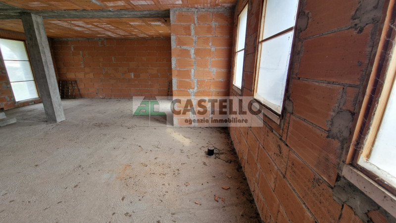 Campodarsego – zona S.Andrea ampia porzione di bifamiliare di ~220mq netti al grezzo con giardino...