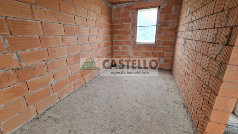 Campodarsego – zona S.Andrea ampia porzione di bifamiliare di ~220mq netti al grezzo con giardino...