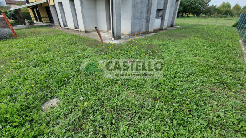 Campodarsego – zona S.Andrea ampia porzione di bifamiliare di ~220mq netti al grezzo con giardino...