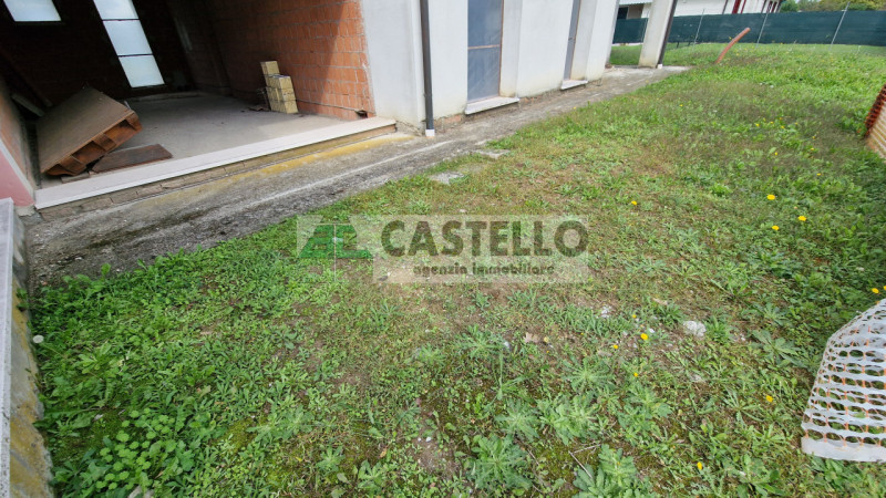 Campodarsego – zona S.Andrea ampia porzione di bifamiliare di ~220mq netti al grezzo con giardino...