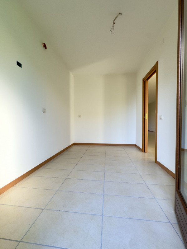 TENCAROLA – In posizione centrale e comoda a tutti i principali servizi, al capolinea del bus 12 ...