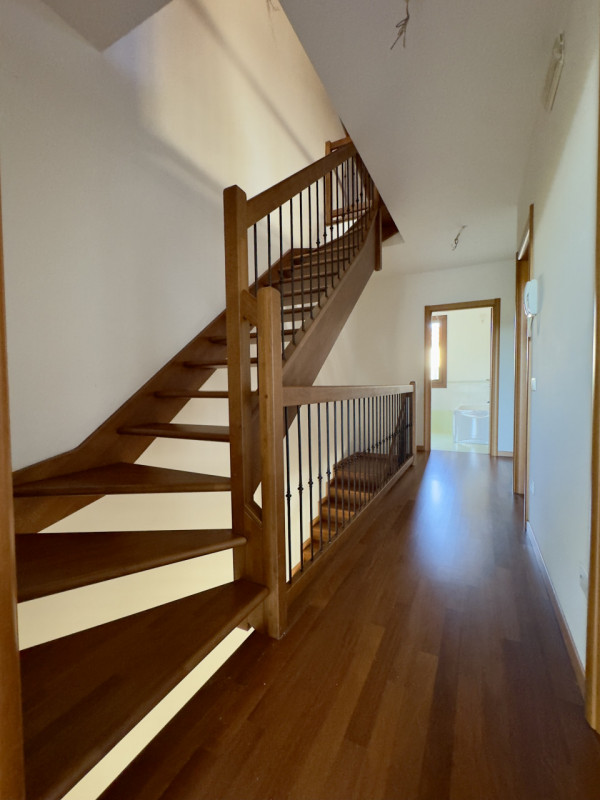 TENCAROLA – In posizione centrale e comoda a tutti i principali servizi, al capolinea del bus 12 ...