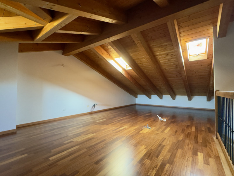 TENCAROLA – In posizione centrale e comoda a tutti i principali servizi, al capolinea del bus 12 ...