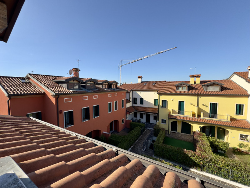 TENCAROLA – In posizione centrale e comoda a tutti i principali servizi, al capolinea del bus 12 ...