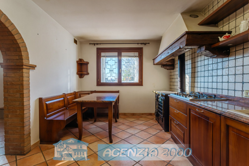 A CONSELVE GRANDE VILLA IN CAMPAGNA CON TERRENO AGRICOLO DI 8.411 MQ E MAGAZZINO RUSTICO... !!! P...