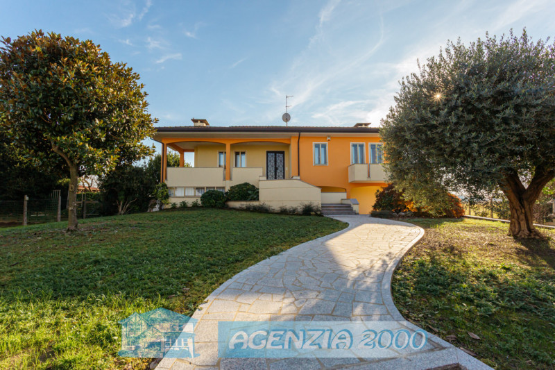 A CONSELVE GRANDE VILLA IN CAMPAGNA CON TERRENO AGRICOLO DI 8.411 MQ E MAGAZZINO RUSTICO... !!! P...
