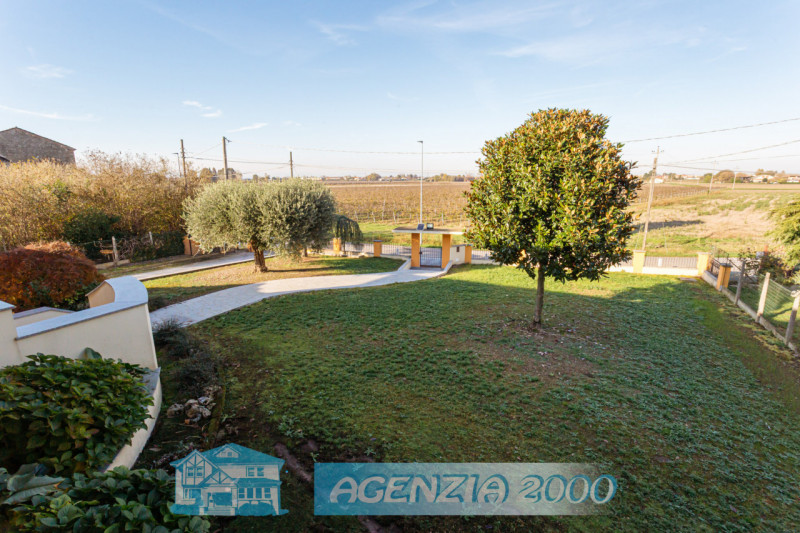 A CONSELVE GRANDE VILLA IN CAMPAGNA CON TERRENO AGRICOLO DI 8.411 MQ E MAGAZZINO RUSTICO... !!! P...