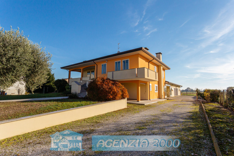 A CONSELVE GRANDE VILLA IN CAMPAGNA CON TERRENO AGRICOLO DI 8.411 MQ E MAGAZZINO RUSTICO... !!! P...