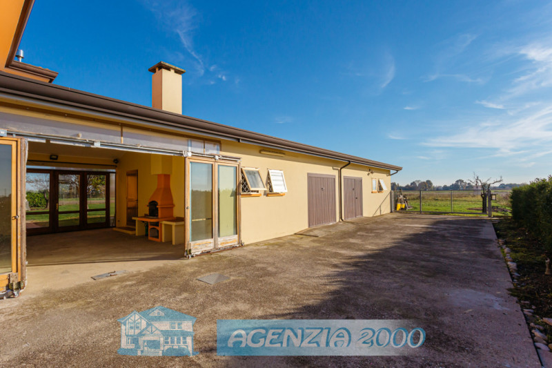 A CONSELVE GRANDE VILLA IN CAMPAGNA CON TERRENO AGRICOLO DI 8.411 MQ E MAGAZZINO RUSTICO... !!! P...