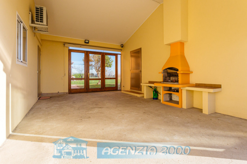 A CONSELVE GRANDE VILLA IN CAMPAGNA CON TERRENO AGRICOLO DI 8.411 MQ E MAGAZZINO RUSTICO... !!! P...