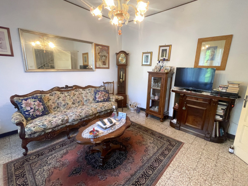 In centro a Piove a 50 metri di distanza dall'Ospedale, lungo via Circonvallazione, porzione cent...