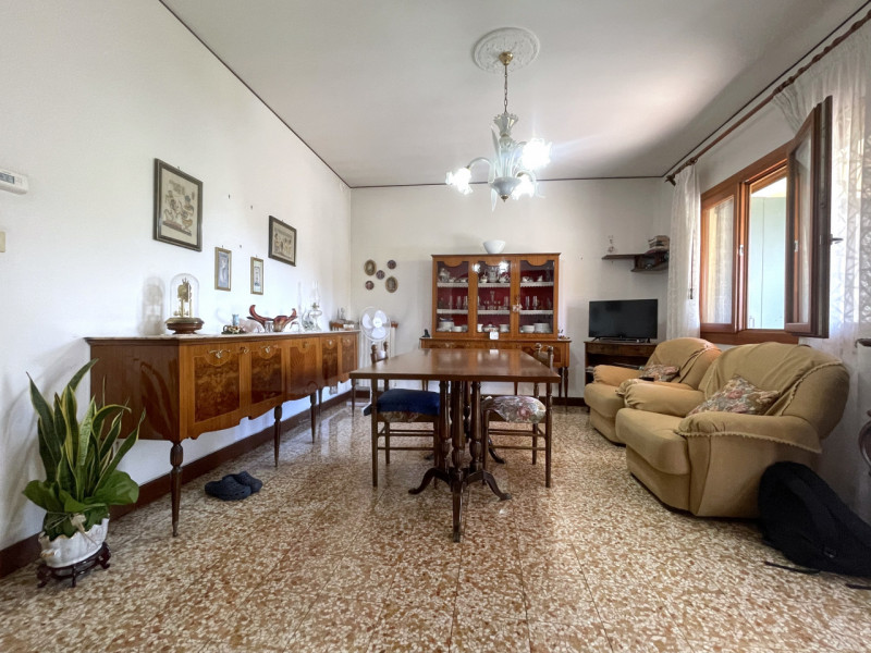 In centro a Piove a 50 metri di distanza dall'Ospedale, lungo via Circonvallazione, porzione cent...