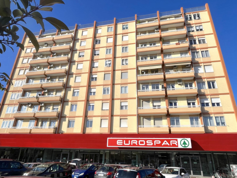 PADOVA - NEL CUORE DELLA GUIZZA - DI FRONTE ALLA LINEA DEL TRAM: Appartamento al primo piano in p...