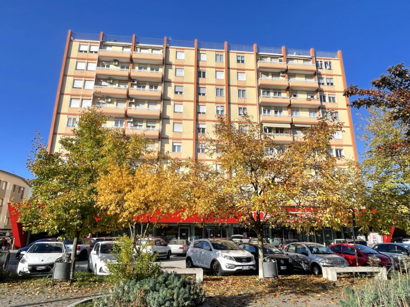 PADOVA - NEL CUORE DELLA GUIZZA - DI FRONTE ALLA LINEA DEL TRAM: Appartamento al primo piano in p...