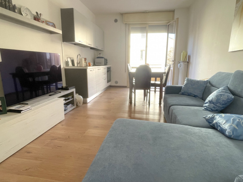 PADOVA - NEL CUORE DELLA GUIZZA - DI FRONTE ALLA LINEA DEL TRAM: Appartamento al primo piano in p...