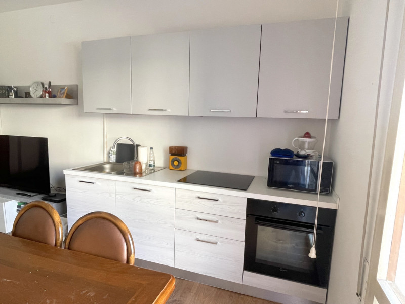 PADOVA - NEL CUORE DELLA GUIZZA - DI FRONTE ALLA LINEA DEL TRAM: Appartamento al primo piano in p...