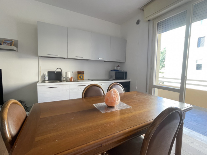 PADOVA - NEL CUORE DELLA GUIZZA - DI FRONTE ALLA LINEA DEL TRAM: Appartamento al primo piano in p...