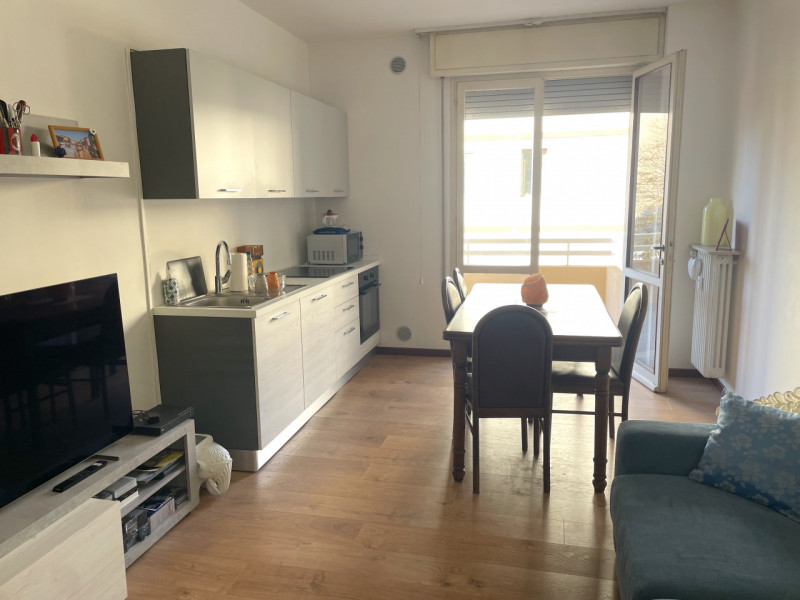 PADOVA - NEL CUORE DELLA GUIZZA - DI FRONTE ALLA LINEA DEL TRAM: Appartamento al primo piano in p...