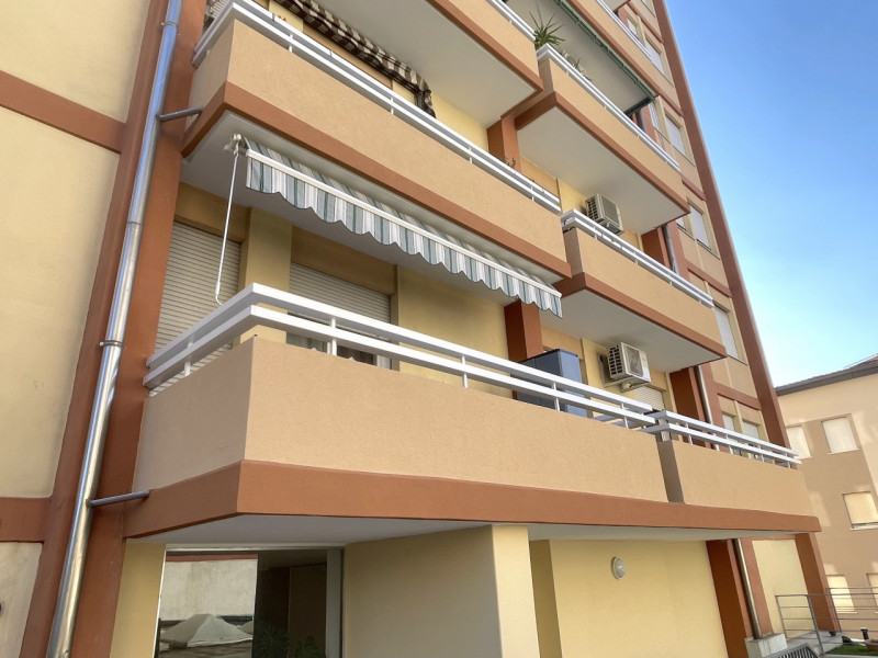 PADOVA - NEL CUORE DELLA GUIZZA - DI FRONTE ALLA LINEA DEL TRAM: Appartamento al primo piano in p...