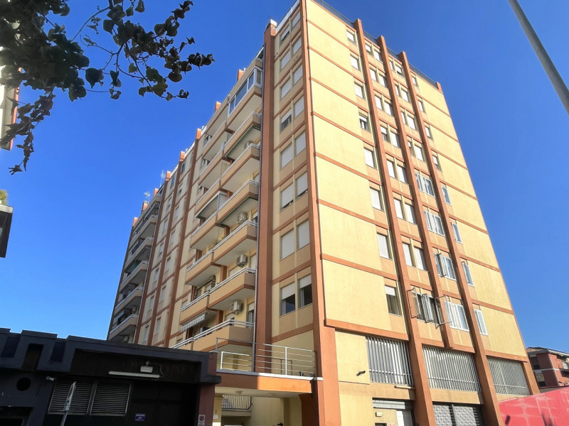 PADOVA - NEL CUORE DELLA GUIZZA - DI FRONTE ALLA LINEA DEL TRAM: Appartamento al primo piano in p...