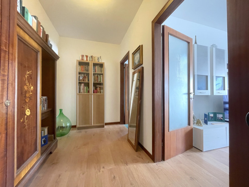 PADOVA - NEL CUORE DELLA GUIZZA - DI FRONTE ALLA LINEA DEL TRAM: Appartamento al primo piano in p...