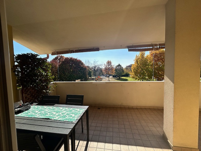 Nostra esclusiva proponiamo in vendita un bellissimo appartamento trilocale, situato al primo e u...