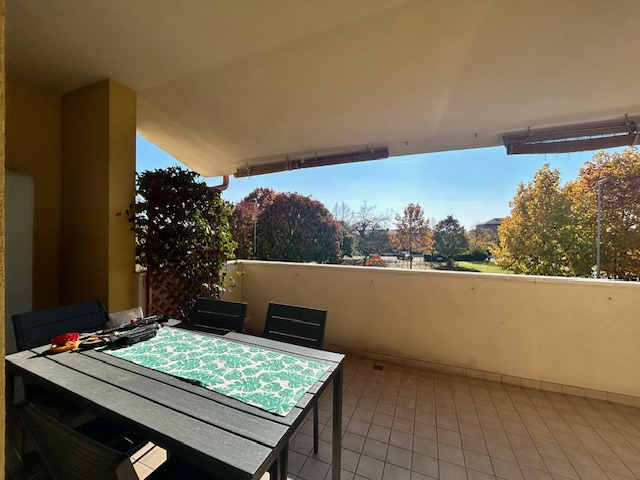 Nostra esclusiva proponiamo in vendita un bellissimo appartamento trilocale, situato al primo e u...