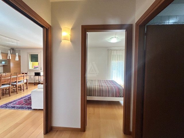 Nostra esclusiva proponiamo in vendita un bellissimo appartamento trilocale, situato al primo e u...