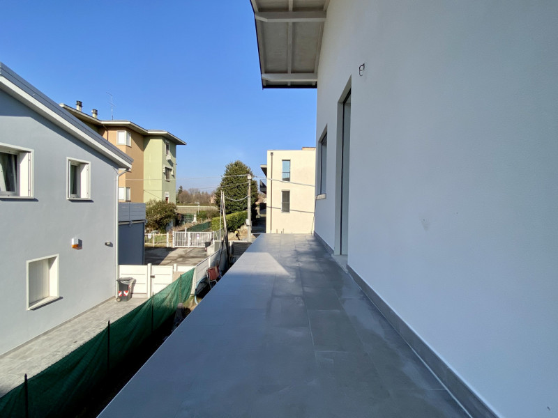 In una tranquilla zona residenziale tra il quartiere di San Bortolo e Laghetto, proponiamo in ven...