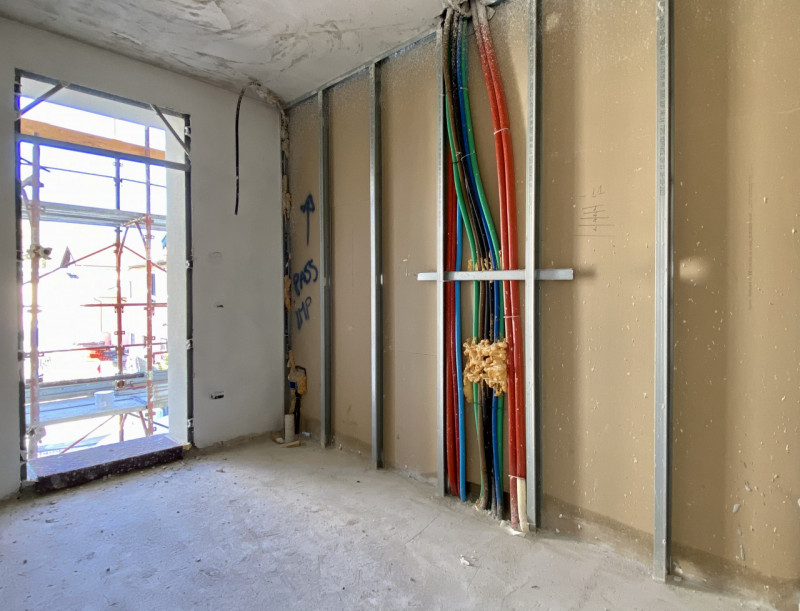 In una tranquilla zona residenziale tra il quartiere di San Bortolo e Laghetto, proponiamo in ven...