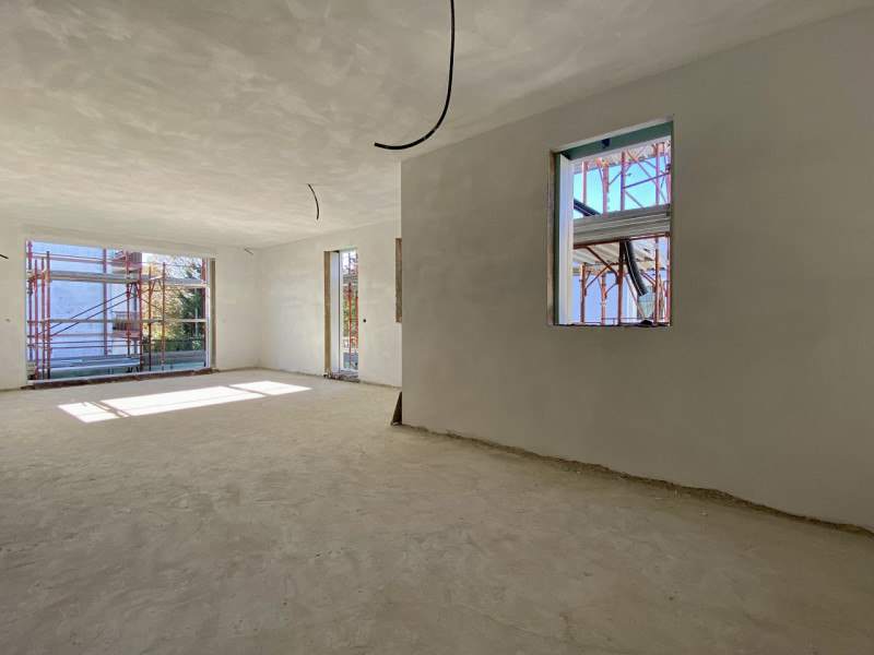 In una tranquilla zona residenziale tra il quartiere di San Bortolo e Laghetto, proponiamo in ven...