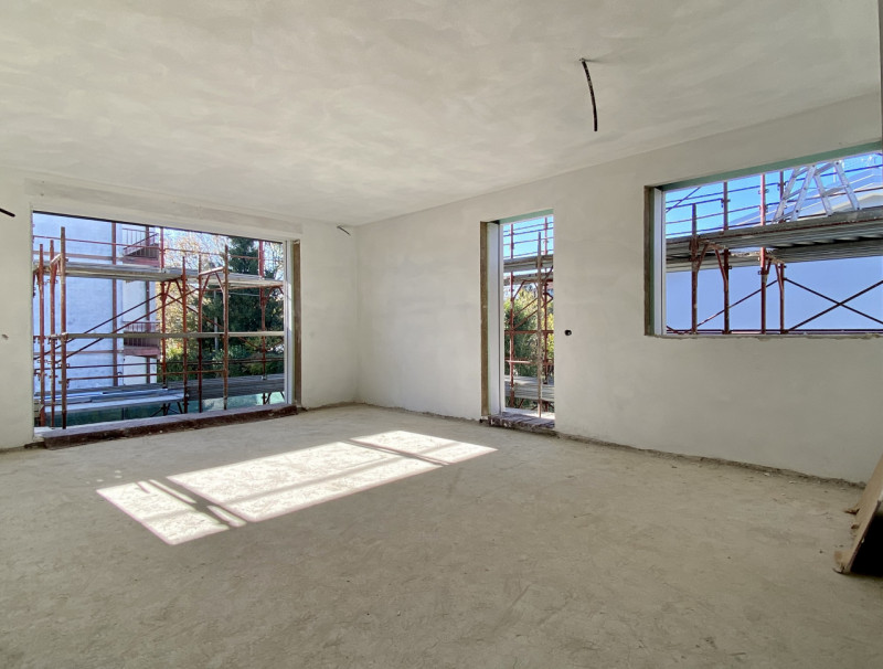 In una tranquilla zona residenziale tra il quartiere di San Bortolo e Laghetto, proponiamo in ven...