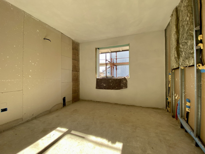 In una tranquilla zona residenziale tra il quartiere di San Bortolo e Laghetto, proponiamo in ven...