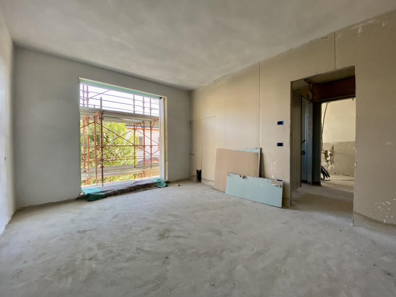 In una tranquilla zona residenziale tra il quartiere di San Bortolo e Laghetto, proponiamo in ven...