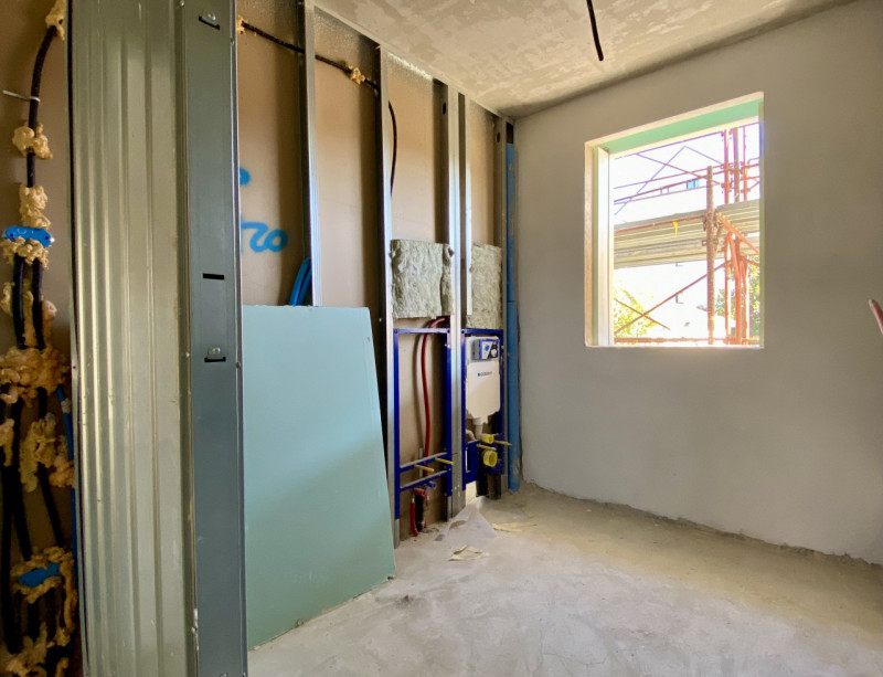 In una tranquilla zona residenziale tra il quartiere di San Bortolo e Laghetto, proponiamo in ven...