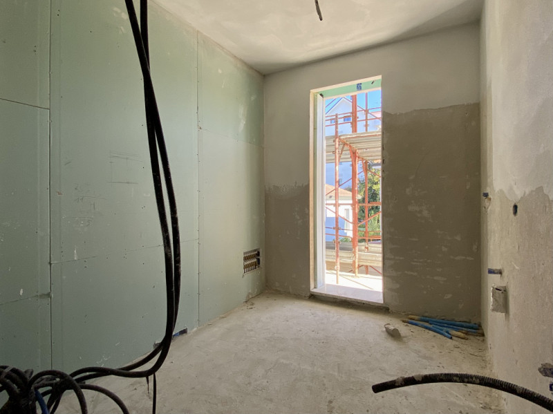 In una tranquilla zona residenziale tra il quartiere di San Bortolo e Laghetto, proponiamo in ven...