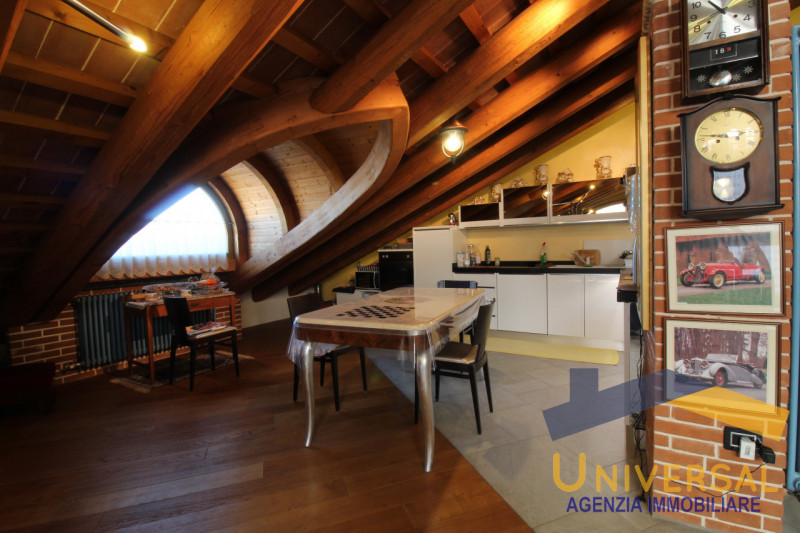 SAN GIORGIO DELLE PERTICHE – Questo loft, unico nel suo genere, si apre ai vostri occhi con un so...