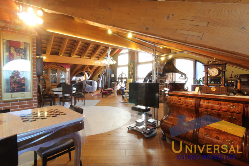 SAN GIORGIO DELLE PERTICHE – Questo loft, unico nel suo genere, si apre ai vostri occhi con un so...