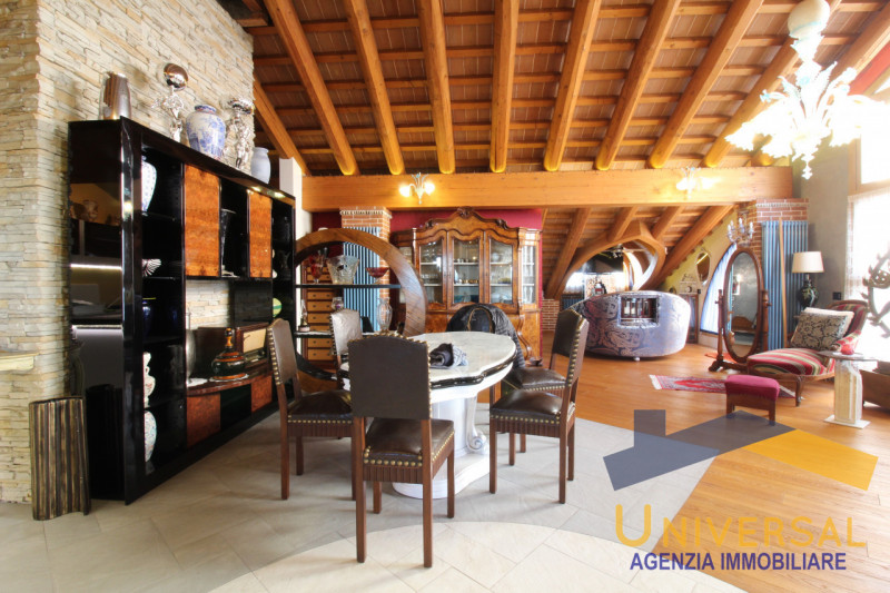 SAN GIORGIO DELLE PERTICHE – Questo loft, unico nel suo genere, si apre ai vostri occhi con un so...