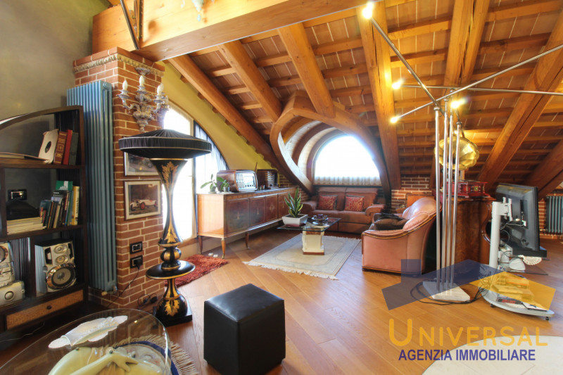 SAN GIORGIO DELLE PERTICHE – Questo loft, unico nel suo genere, si apre ai vostri occhi con un so...