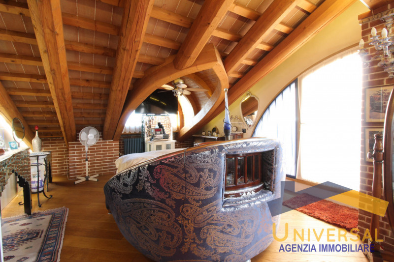 SAN GIORGIO DELLE PERTICHE – Questo loft, unico nel suo genere, si apre ai vostri occhi con un so...