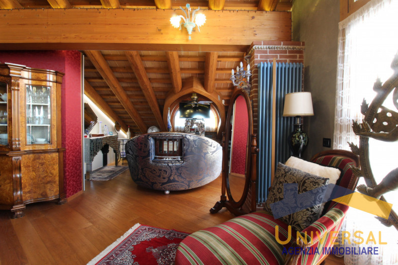 SAN GIORGIO DELLE PERTICHE – Questo loft, unico nel suo genere, si apre ai vostri occhi con un so...