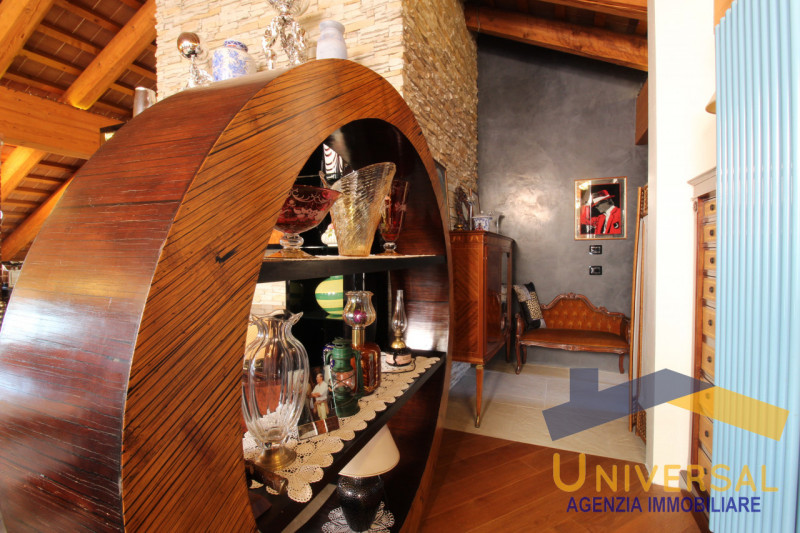 SAN GIORGIO DELLE PERTICHE – Questo loft, unico nel suo genere, si apre ai vostri occhi con un so...