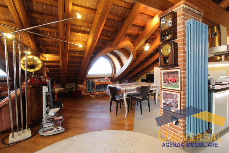 SAN GIORGIO DELLE PERTICHE – Questo loft, unico nel suo genere, si apre ai vostri occhi con un so...