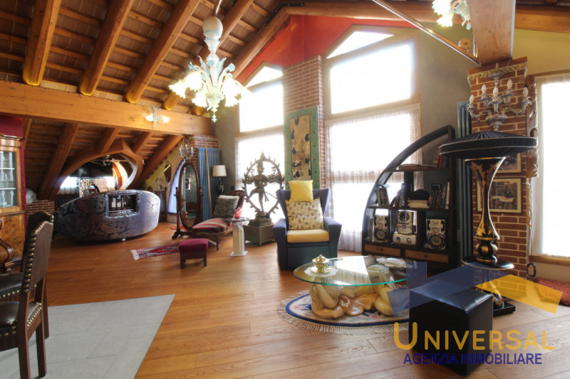 SAN GIORGIO DELLE PERTICHE – Questo loft, unico nel suo genere, si apre ai vostri occhi con un so...